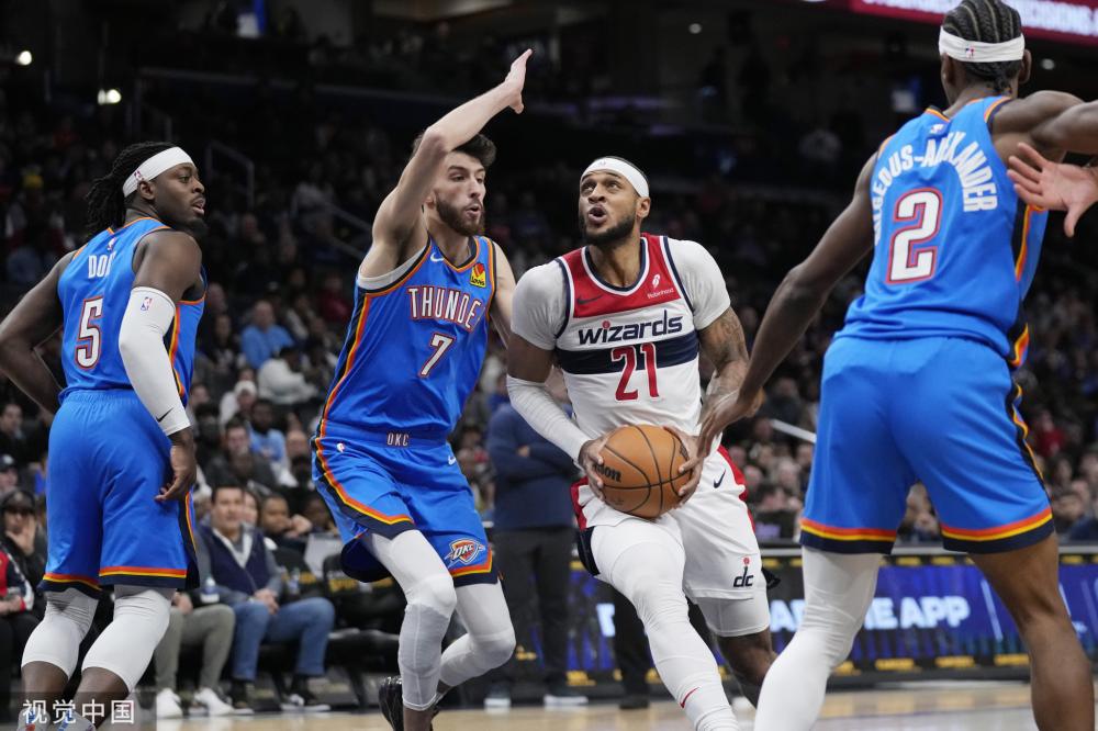 防线在比赛 防线在比赛